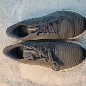 Nike Revolution Running men's shoes size 9.5.